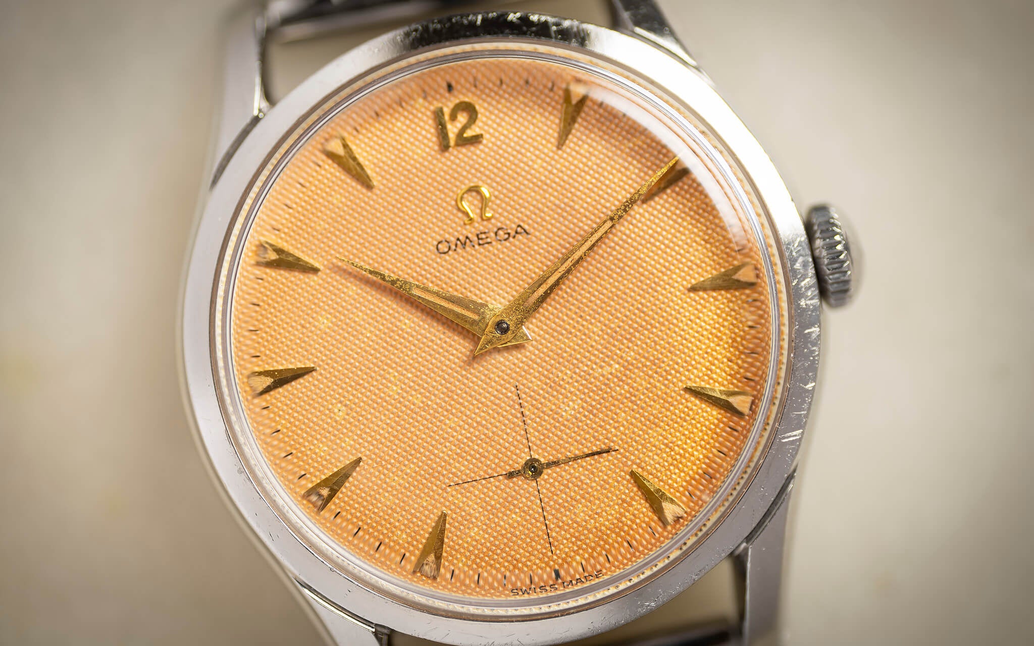 OMEGA 2639 SALMON WAFFLE DIAL