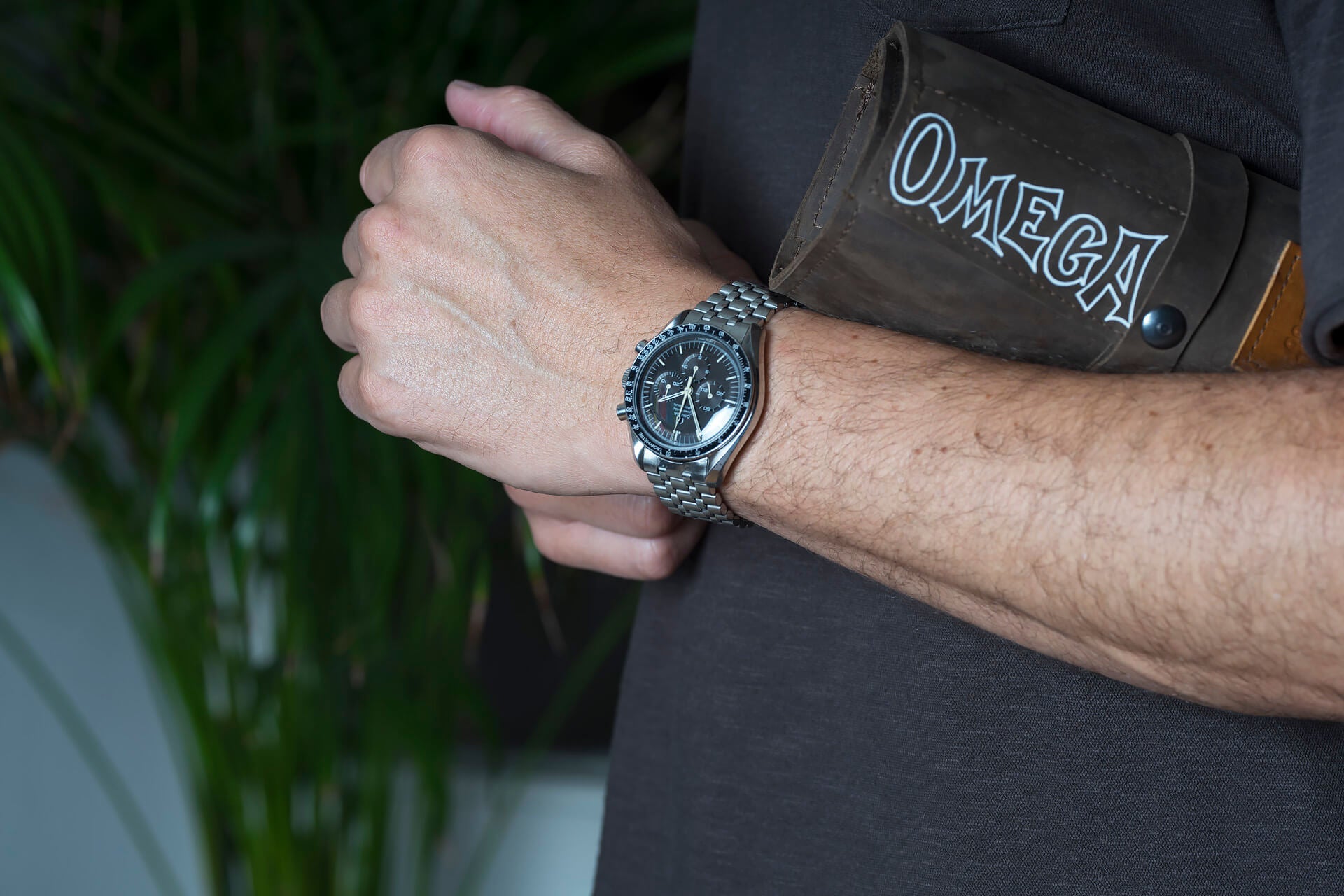 OMEGA SPEEDMASTER DARK TROPICAL + HOLZER
