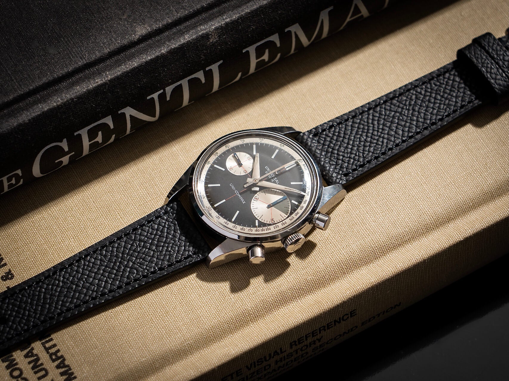 Universal Geneve 'Big Eye' reference 884100/01