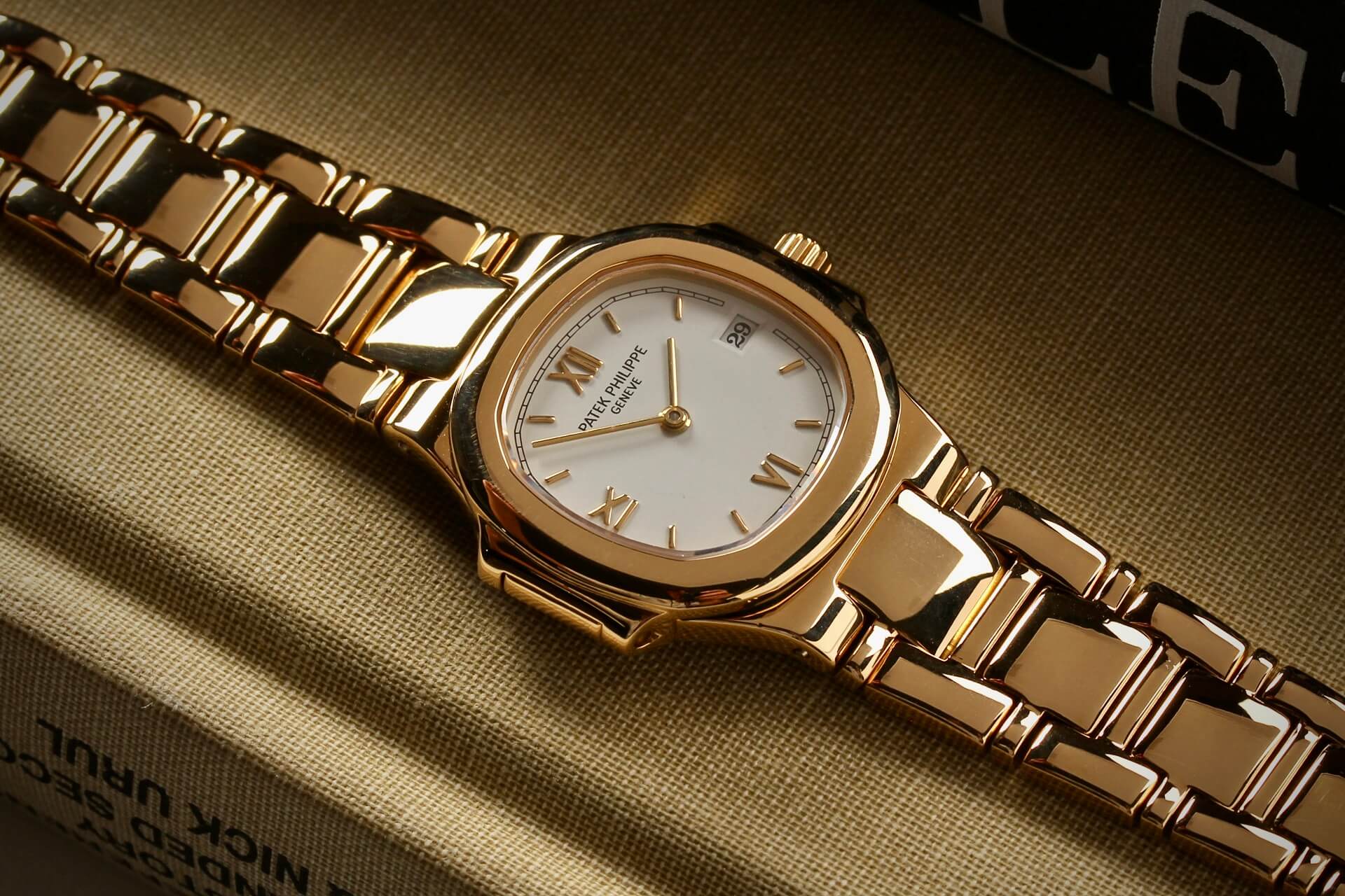 Patek Philippe Nautilus 4700J B&P