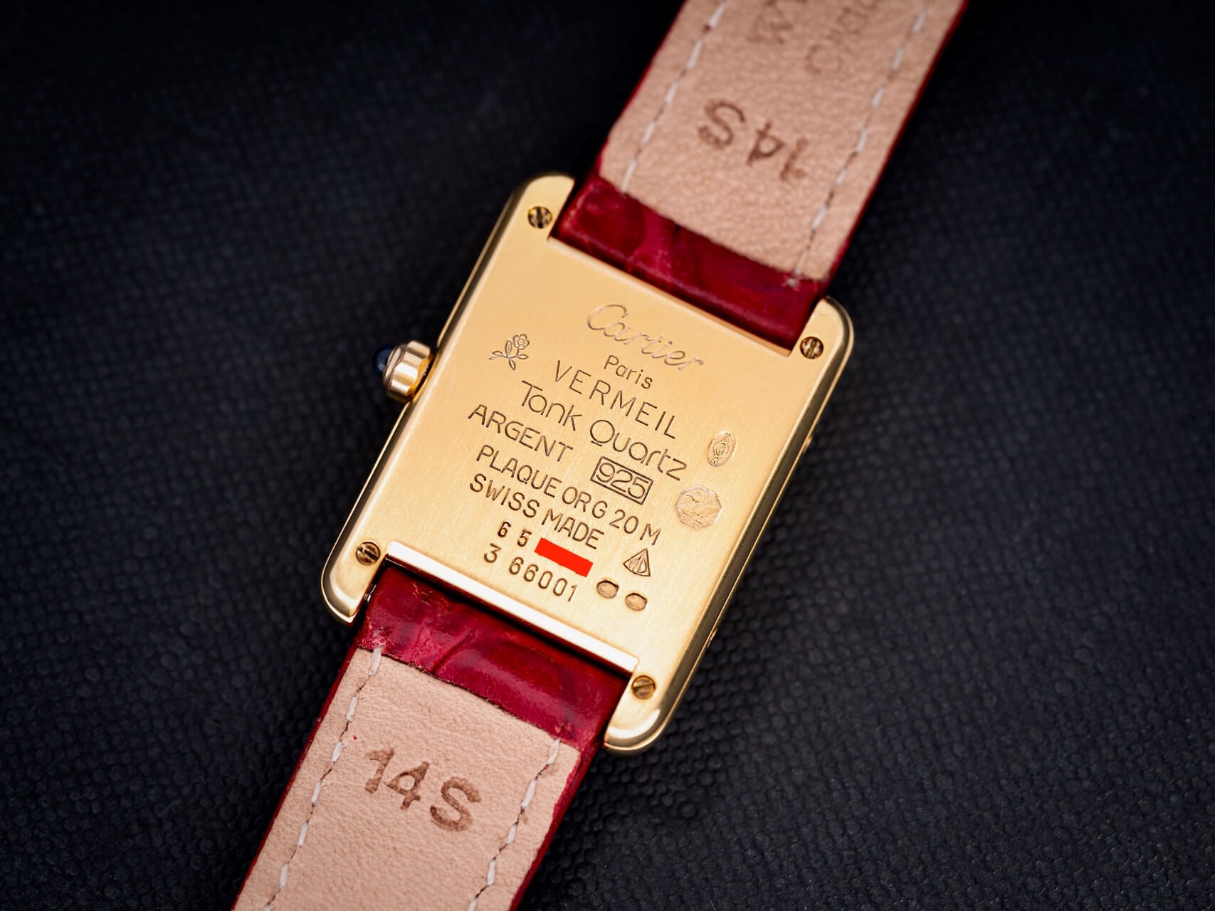 Must de Cartier Tank 'lady in Red'