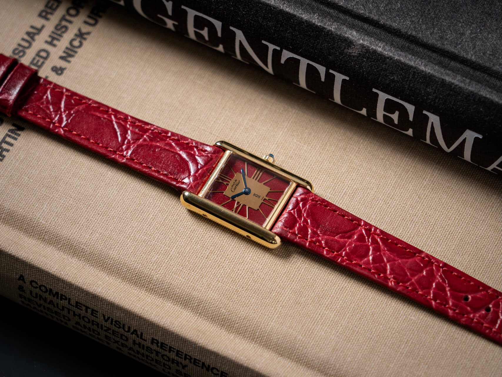 Must de Cartier Tank 'lady in Red'