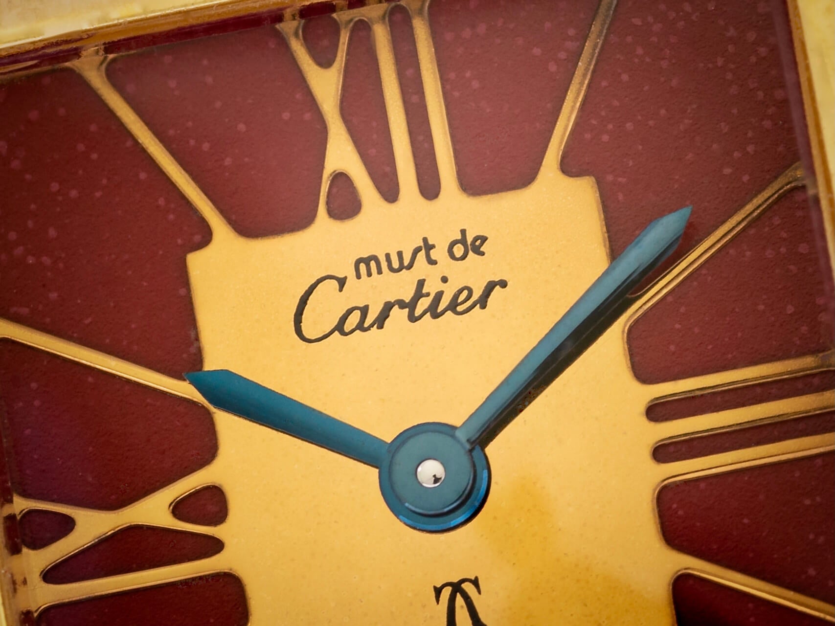 Must de Cartier Tank 'lady in Red'
