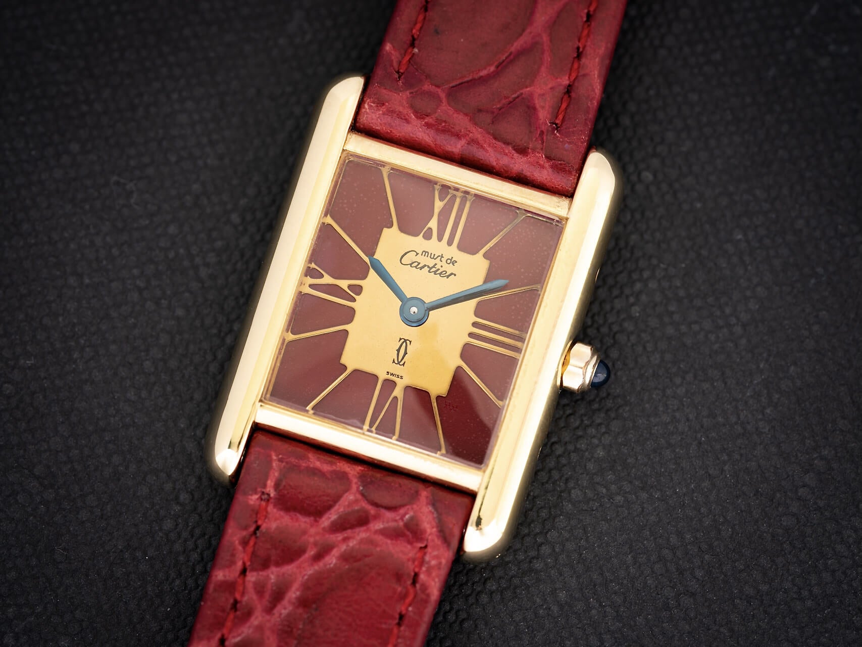 Must de Cartier Tank 'lady in Red'