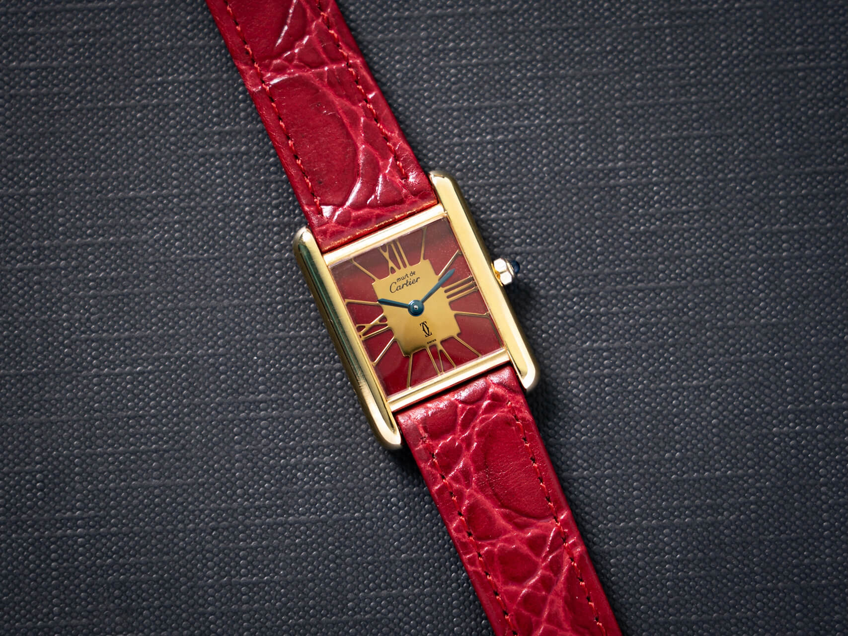 Must de Cartier Tank 'lady in Red'