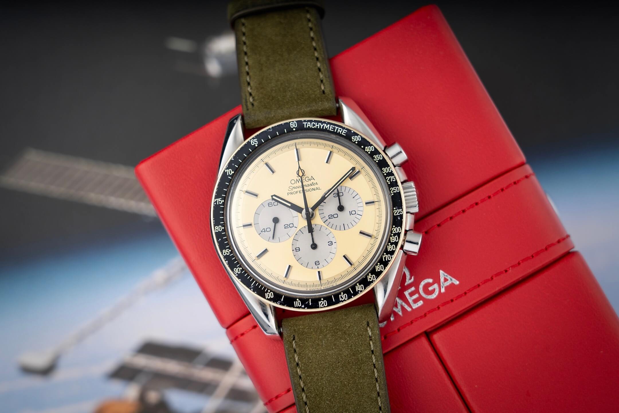 Omega Speedmaster Moonwatch DD145.0022
