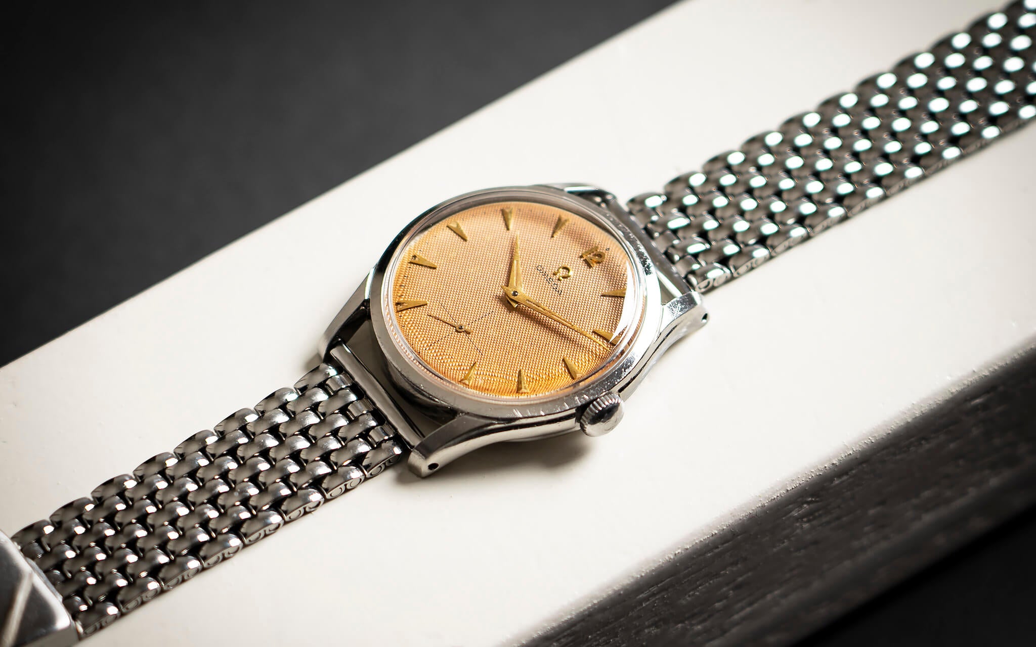 OMEGA 2639 SALMON WAFFLE DIAL