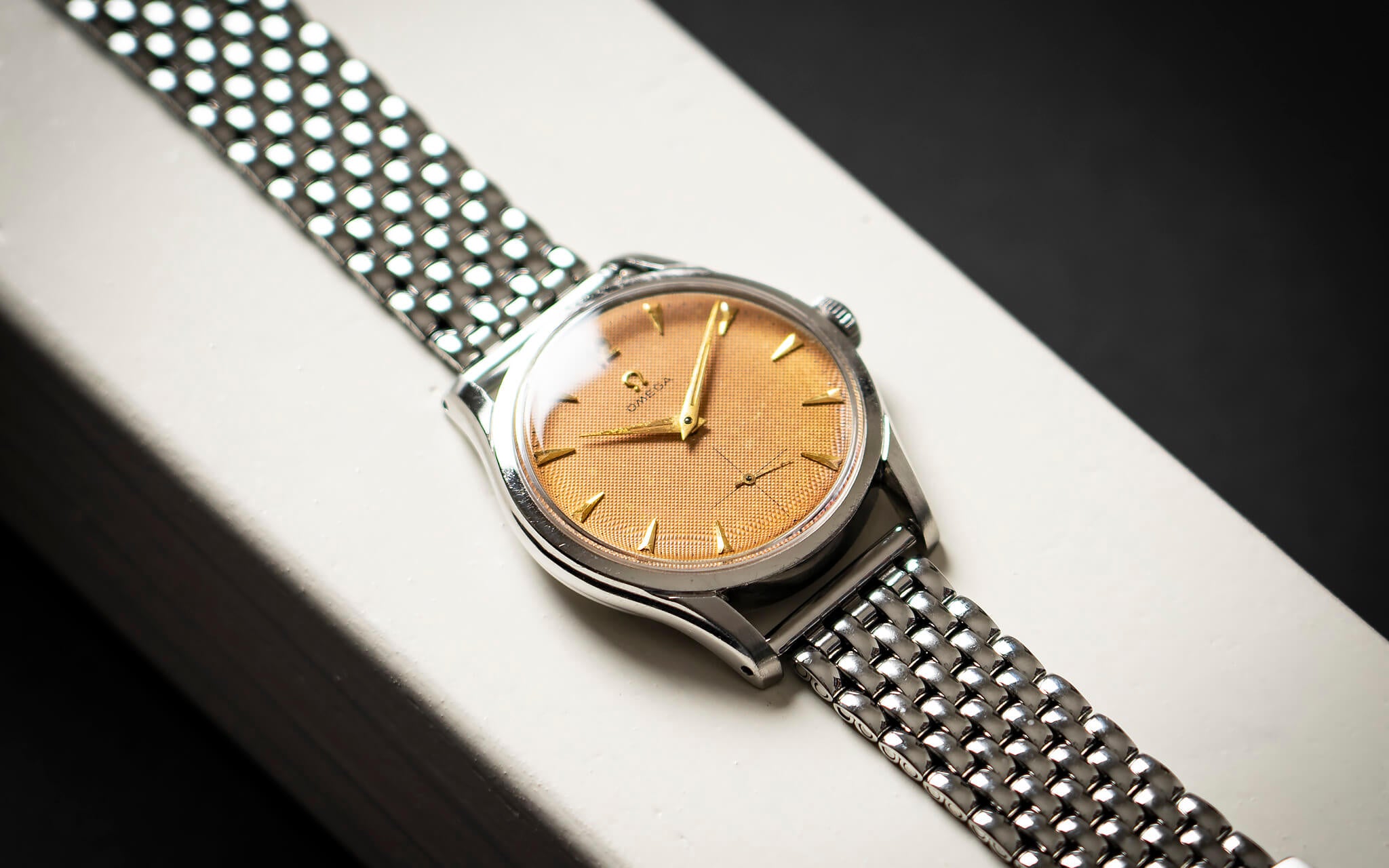 OMEGA 2639 SALMON WAFFLE DIAL
