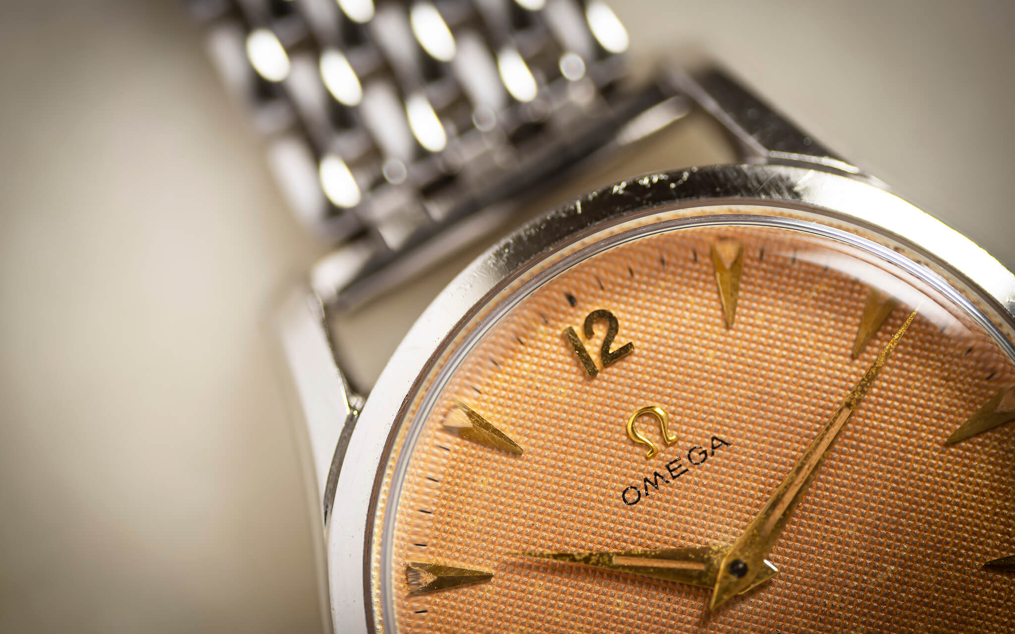 OMEGA 2639 SALMON WAFFLE DIAL