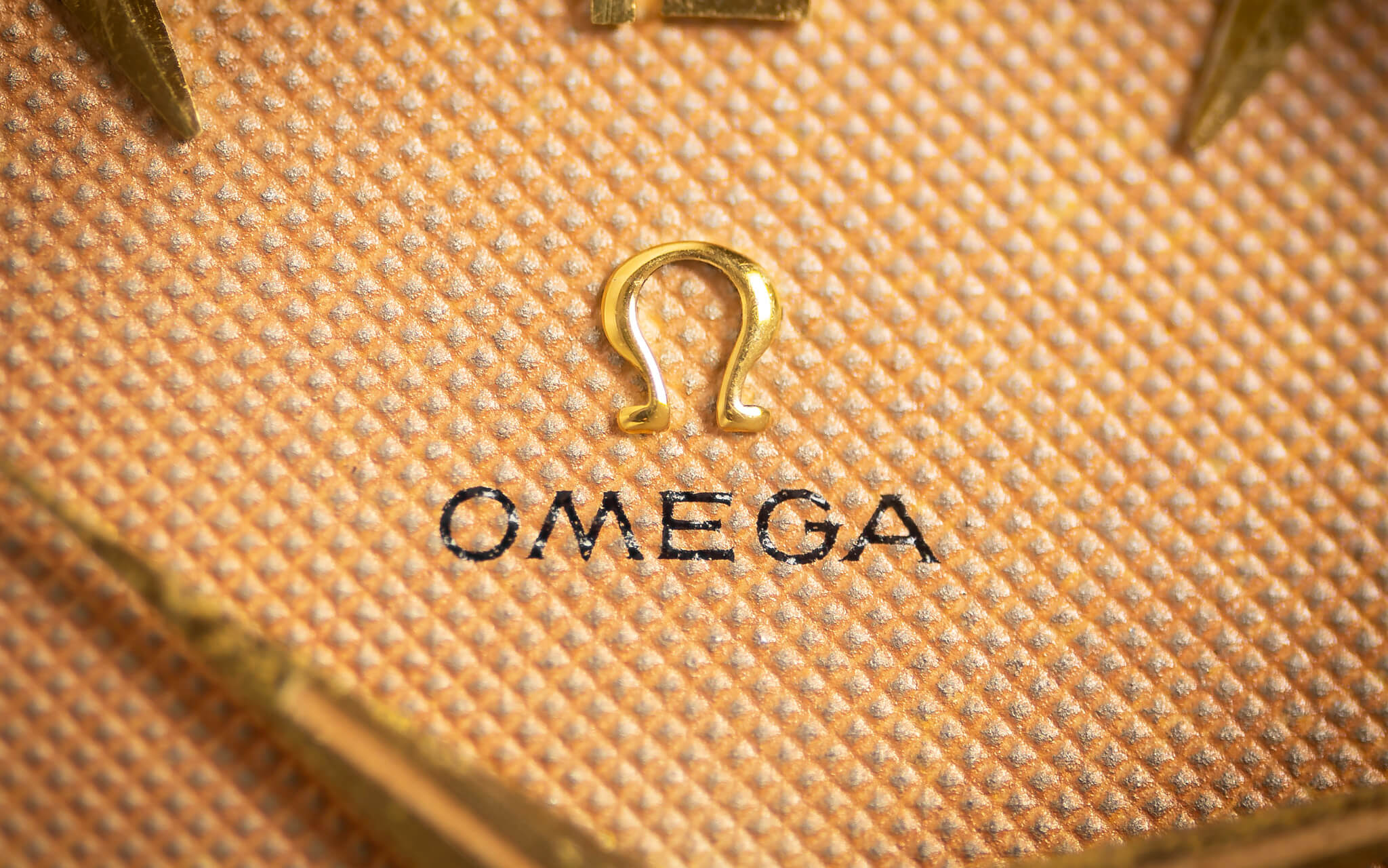 OMEGA 2639 SALMON WAFFLE DIAL