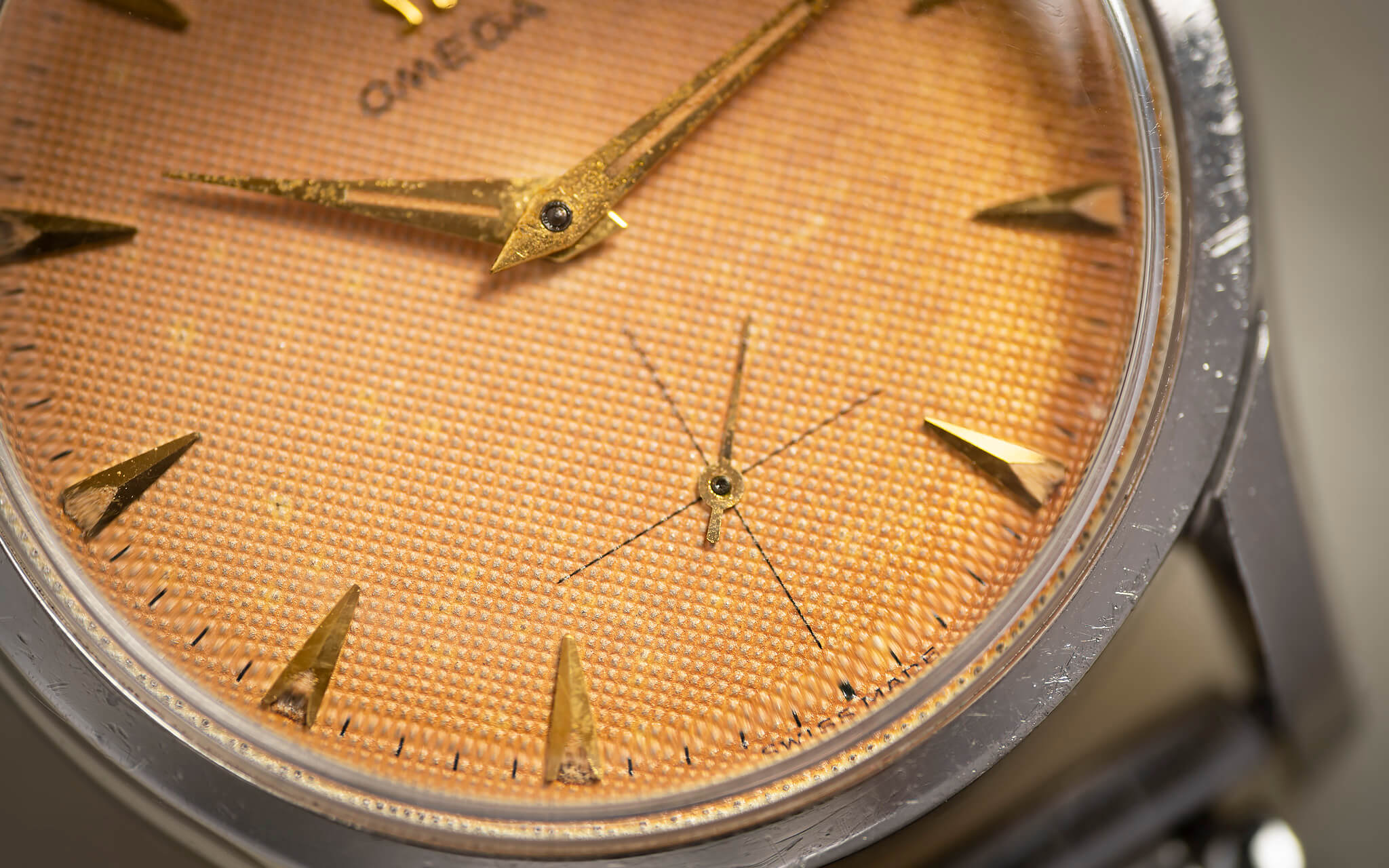 OMEGA 2639 SALMON WAFFLE DIAL