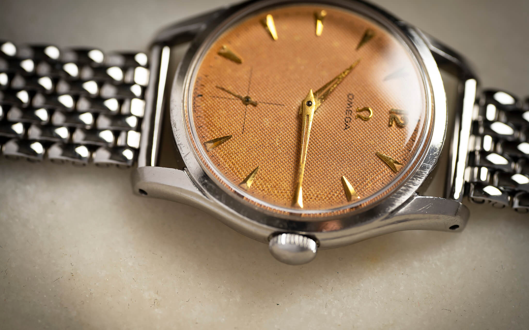 OMEGA 2639 SALMON WAFFLE DIAL