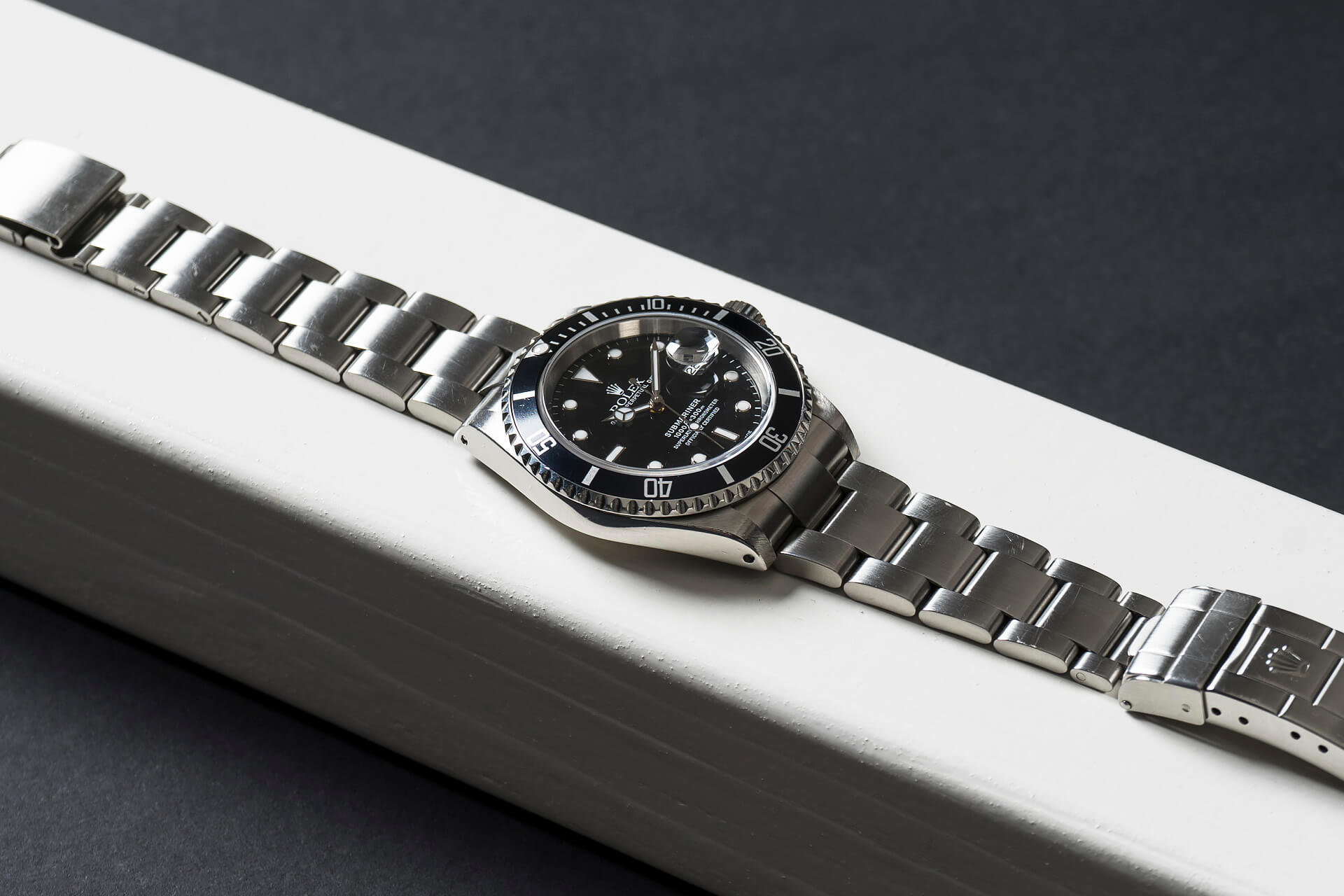 ROLEX SUBMARINER 16610 PINHOLES
